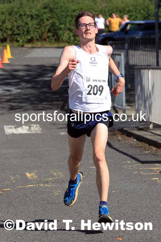 Tynedale Jelly Tea 10 Mile Road Race, Ovingham, Northumberland, Sunday, Aug. 21st. Photo: David T. Hewitson/Sports for All Pics